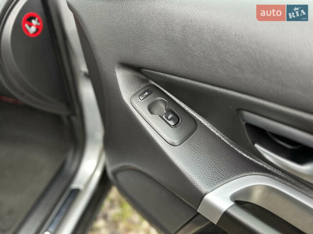 Сірий Вольво ХС90, об'ємом двигуна 2.4 л та пробігом 240 тис. км за 15999 $, фото 66 на Automoto.ua