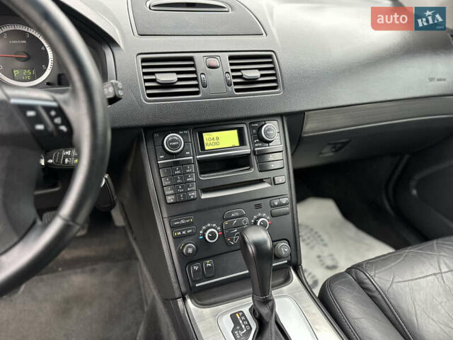 Сірий Вольво ХС90, об'ємом двигуна 2.4 л та пробігом 240 тис. км за 15999 $, фото 58 на Automoto.ua