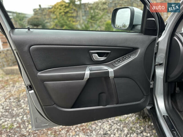 Сірий Вольво ХС90, об'ємом двигуна 2.4 л та пробігом 240 тис. км за 15999 $, фото 42 на Automoto.ua