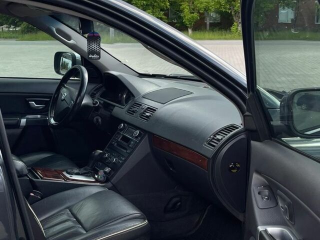 Серый Вольво ХС90, объемом двигателя 2.4 л и пробегом 273 тыс. км за 18000 $, фото 6 на Automoto.ua