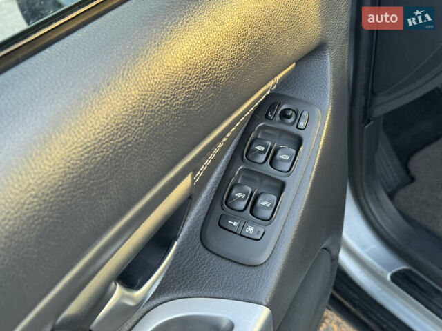 Серый Вольво ХС90, объемом двигателя 2.4 л и пробегом 255 тыс. км за 17400 $, фото 17 на Automoto.ua