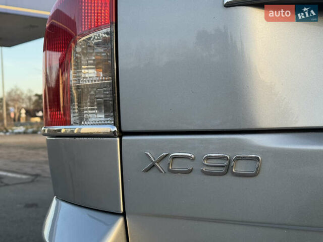 Серый Вольво ХС90, объемом двигателя 2.4 л и пробегом 255 тыс. км за 17400 $, фото 9 на Automoto.ua