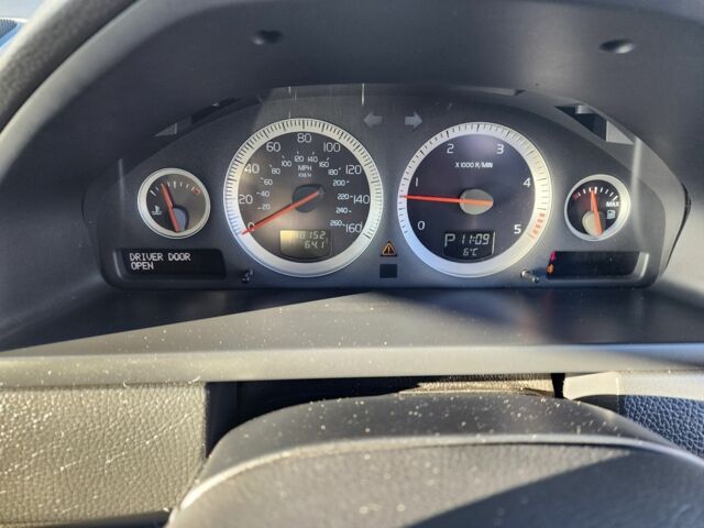 Серый Вольво ХС90, объемом двигателя 2.4 л и пробегом 148 тыс. км за 6394 $, фото 15 на Automoto.ua