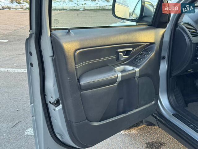 Серый Вольво ХС90, объемом двигателя 2.4 л и пробегом 255 тыс. км за 17400 $, фото 16 на Automoto.ua