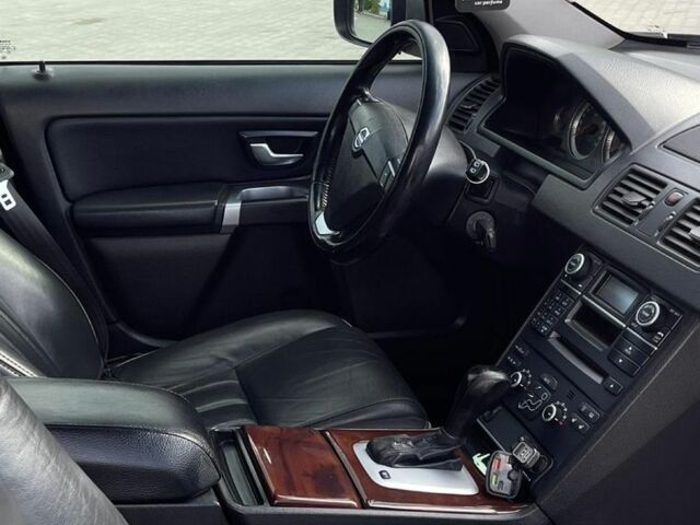 Серый Вольво ХС90, объемом двигателя 2.4 л и пробегом 273 тыс. км за 18000 $, фото 5 на Automoto.ua