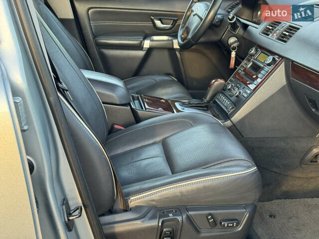 Серый Вольво ХС90, объемом двигателя 2.4 л и пробегом 255 тыс. км за 17400 $, фото 38 на Automoto.ua