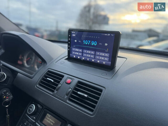 Сірий Вольво ХС90, об'ємом двигуна 2.4 л та пробігом 220 тис. км за 16300 $, фото 40 на Automoto.ua