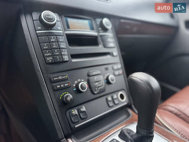 Сірий Вольво ХС90, об'ємом двигуна 2.4 л та пробігом 220 тис. км за 16300 $, фото 65 на Automoto.ua