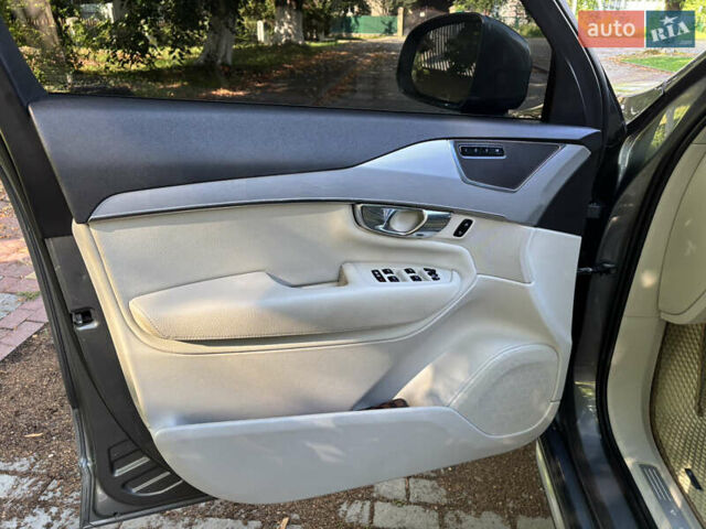 Серый Вольво ХС90, объемом двигателя 1.97 л и пробегом 221 тыс. км за 23500 $, фото 16 на Automoto.ua