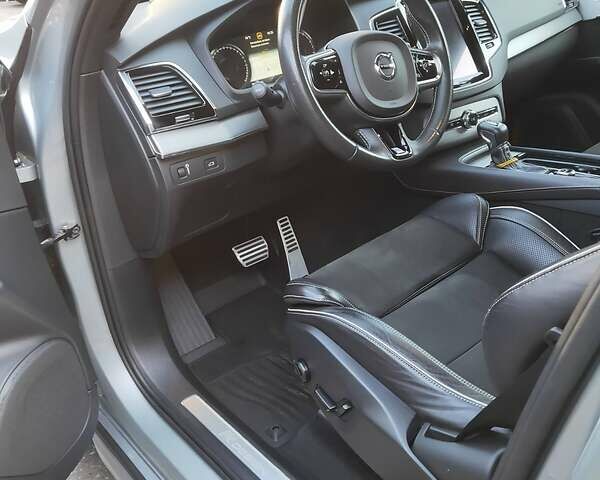 Серый Вольво ХС90, объемом двигателя 2 л и пробегом 235 тыс. км за 26999 $, фото 3 на Automoto.ua