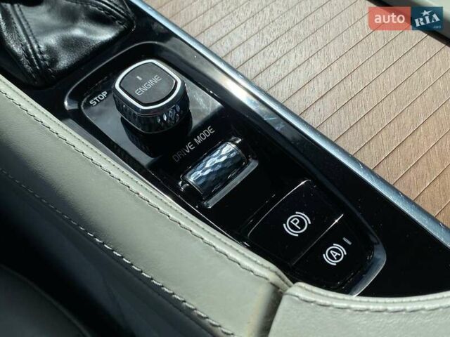 Серый Вольво ХС90, объемом двигателя 2 л и пробегом 183 тыс. км за 26990 $, фото 20 на Automoto.ua