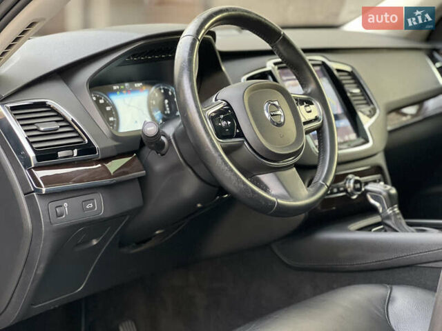 Сірий Вольво ХС90, об'ємом двигуна 2 л та пробігом 183 тис. км за 26500 $, фото 45 на Automoto.ua