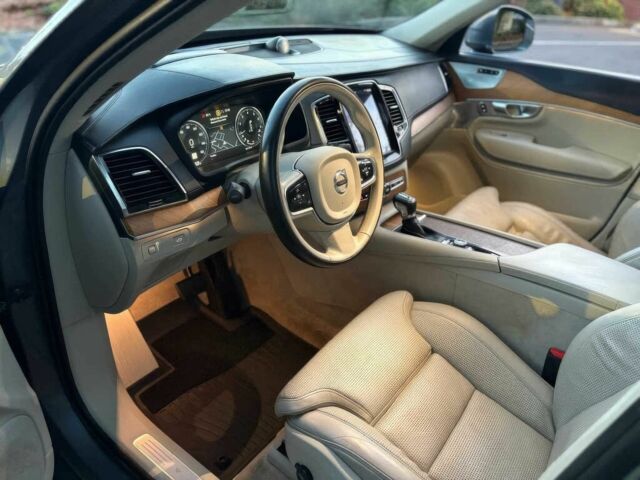 Серый Вольво ХС90, объемом двигателя 2 л и пробегом 72 тыс. км за 12300 $, фото 8 на Automoto.ua