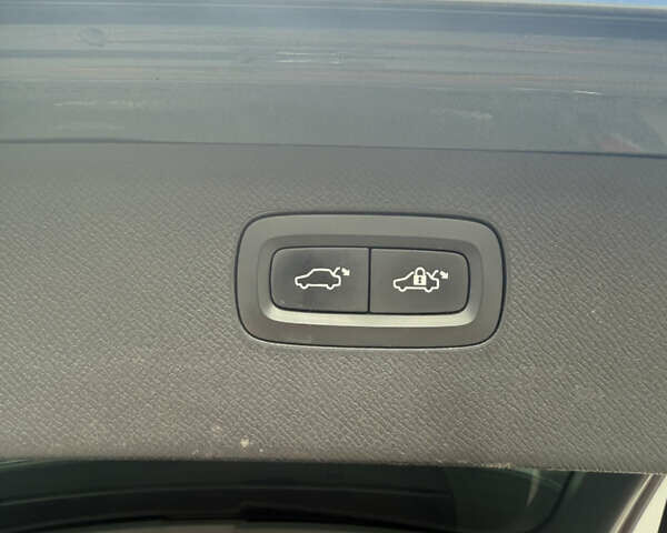 Сірий Вольво ХС90, об'ємом двигуна 1.97 л та пробігом 210 тис. км за 29900 $, фото 19 на Automoto.ua