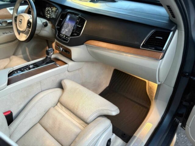 Серый Вольво ХС90, объемом двигателя 2 л и пробегом 72 тыс. км за 12300 $, фото 10 на Automoto.ua