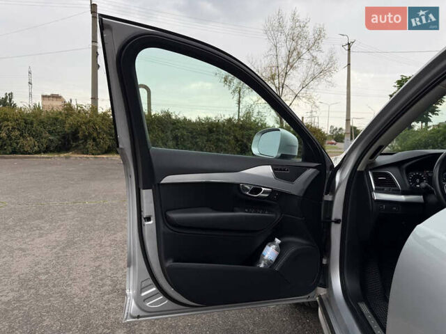 Вольво ХС90 2016 в Кривом Роге на Automoto.ua Серый Вольво ХС90, объемом двигателя 1.97 л и пробегом 99 тыс. км за 25999 $, фото 31 на Automoto.ua