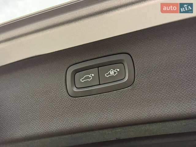 Вольво ХС90 2016 в Кривом Роге на Automoto.ua Серый Вольво ХС90, объемом двигателя 1.97 л и пробегом 99 тыс. км за 25999 $, фото 27 на Automoto.ua