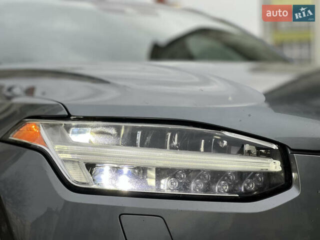 Сірий Вольво ХС90, об'ємом двигуна 2 л та пробігом 183 тис. км за 26500 $, фото 25 на Automoto.ua