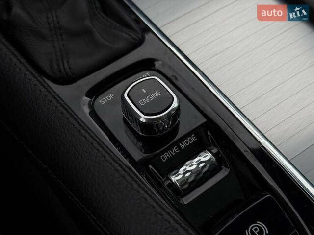 Вольво ХС90 2016 в Кривом Роге на Automoto.ua Серый Вольво ХС90, объемом двигателя 1.97 л и пробегом 99 тыс. км за 25999 $, фото 49 на Automoto.ua