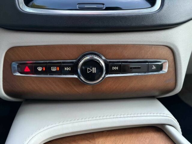 Серый Вольво ХС90, объемом двигателя 2 л и пробегом 72 тыс. км за 12300 $, фото 13 на Automoto.ua