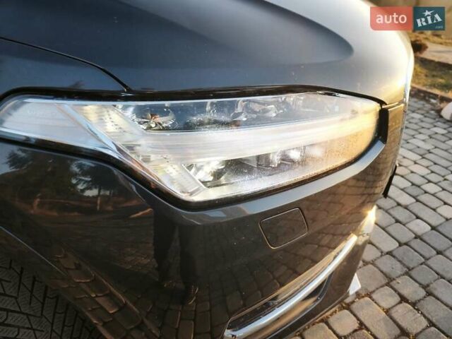 Сірий Вольво ХС90, об'ємом двигуна 2 л та пробігом 256 тис. км за 26990 $, фото 6 на Automoto.ua