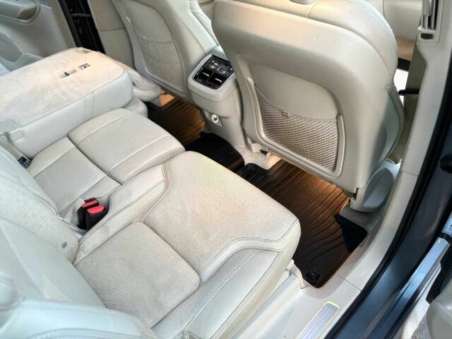 Серый Вольво ХС90, объемом двигателя 2 л и пробегом 72 тыс. км за 12300 $, фото 12 на Automoto.ua