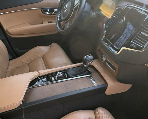 Сірий Вольво ХС90, об'ємом двигуна 1.97 л та пробігом 140 тис. км за 35500 $, фото 10 на Automoto.ua