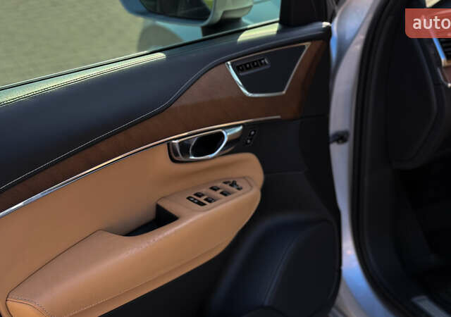 Сірий Вольво ХС90, об'ємом двигуна 1.97 л та пробігом 102 тис. км за 33000 $, фото 23 на Automoto.ua