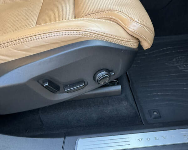 Сірий Вольво ХС90, об'ємом двигуна 1.97 л та пробігом 140 тис. км за 35500 $, фото 11 на Automoto.ua