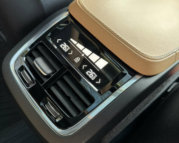 Сірий Вольво ХС90, об'ємом двигуна 1.97 л та пробігом 140 тис. км за 35500 $, фото 14 на Automoto.ua