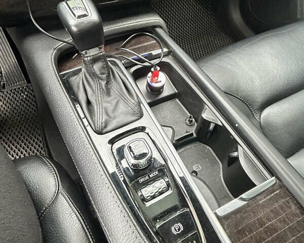 Серый Вольво ХС90, объемом двигателя 2 л и пробегом 34 тыс. км за 25500 $, фото 15 на Automoto.ua