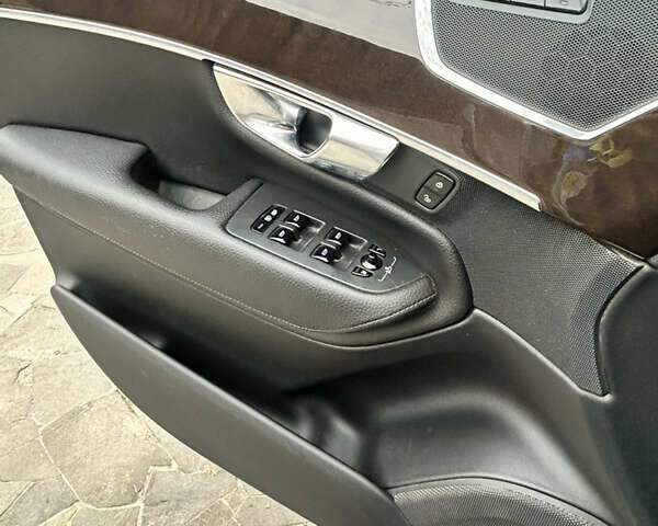 Серый Вольво ХС90, объемом двигателя 2 л и пробегом 34 тыс. км за 25500 $, фото 18 на Automoto.ua