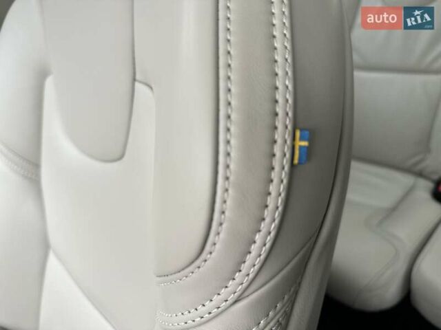 Вольво ХС90 2019 в Львове на Automoto.ua Серый Вольво ХС90, объемом двигателя 2 л и пробегом 146 тыс. км за 48486 $, фото 50 на Automoto.ua