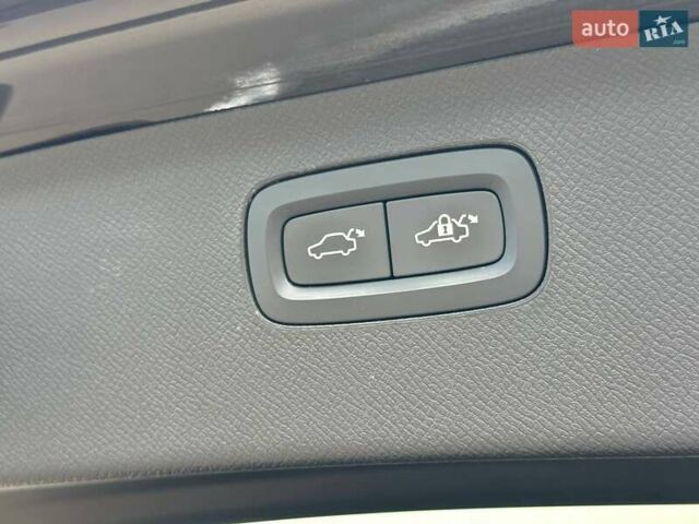 Вольво ХС90 2019 в Киеве на Automoto.ua Серый Вольво ХС90, объемом двигателя 1.97 л и пробегом 55 тыс. км за 50802 $, фото 23 на Automoto.ua