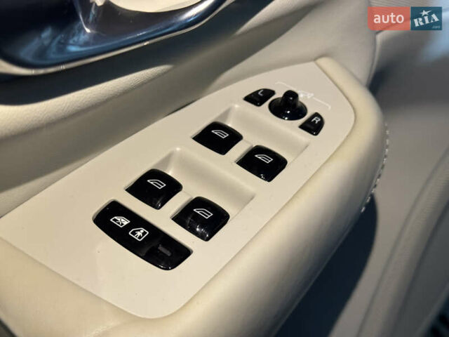 Серый Вольво ХС90, объемом двигателя 2 л и пробегом 93 тыс. км за 49999 $, фото 26 на Automoto.ua