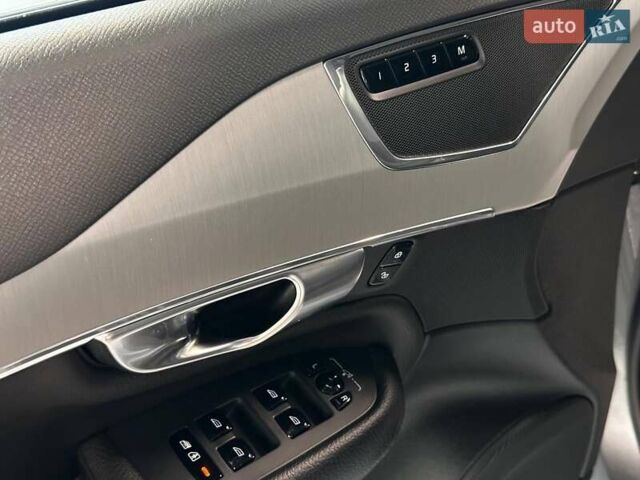 Вольво ХС90 2019 в Львове на Automoto.ua Серый Вольво ХС90, объемом двигателя 1.97 л и пробегом 117 тыс. км за 36900 $, фото 16 на Automoto.ua