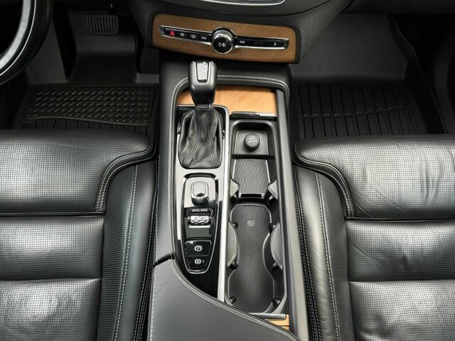 Серый Вольво ХС90, объемом двигателя 2 л и пробегом 48 тыс. км за 14000 $, фото 9 на Automoto.ua