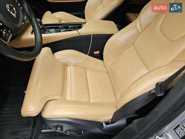 Серый Вольво ХС90, объемом двигателя 1.97 л и пробегом 100 тыс. км за 37500 $, фото 13 на Automoto.ua