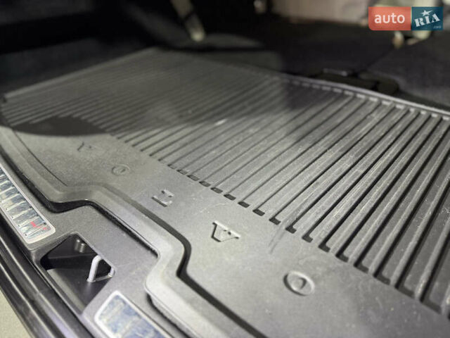Серый Вольво ХС90, объемом двигателя 2 л и пробегом 93 тыс. км за 49999 $, фото 53 на Automoto.ua