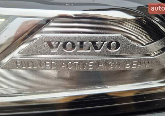 Сірий Вольво ХС90, об'ємом двигуна 1.97 л та пробігом 150 тис. км за 38500 $, фото 33 на Automoto.ua