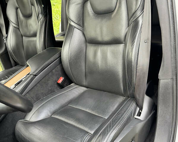 Сірий Вольво ХС90, об'ємом двигуна 2 л та пробігом 123 тис. км за 37500 $, фото 8 на Automoto.ua