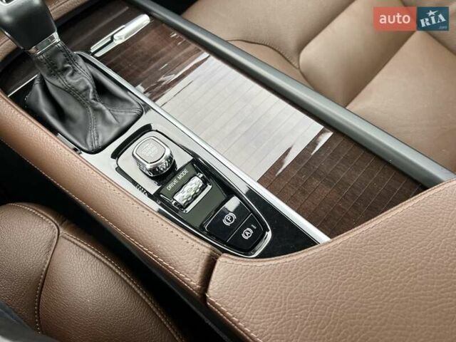 Серый Вольво ХС90, объемом двигателя 1.97 л и пробегом 99 тыс. км за 32999 $, фото 38 на Automoto.ua