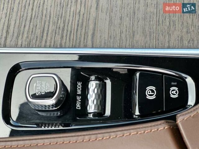 Вольво ХС90 2019 в Киеве на Automoto.ua Серый Вольво ХС90, объемом двигателя 1.97 л и пробегом 55 тыс. км за 50802 $, фото 14 на Automoto.ua