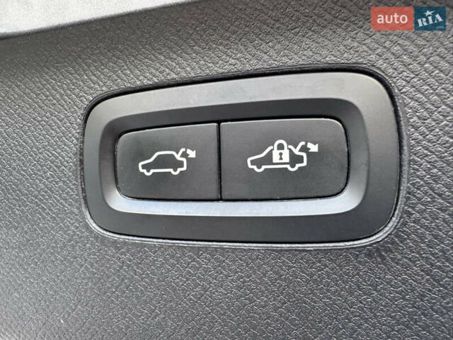 Серый Вольво ХС90, объемом двигателя 2 л и пробегом 82 тыс. км за 28999 $, фото 32 на Automoto.ua