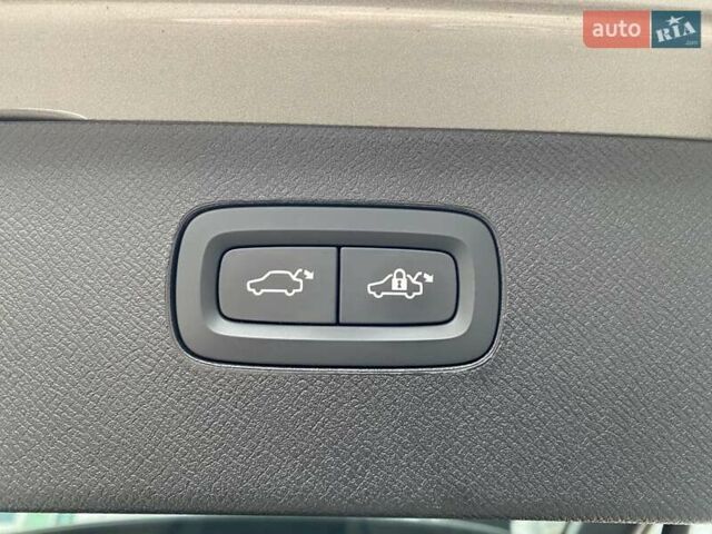 Серый Вольво ХС90, объемом двигателя 1.97 л и пробегом 42 тыс. км за 54000 $, фото 12 на Automoto.ua