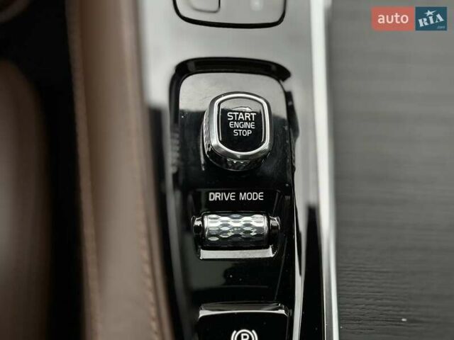 Серый Вольво ХС90, объемом двигателя 1.97 л и пробегом 128 тыс. км за 45000 $, фото 27 на Automoto.ua