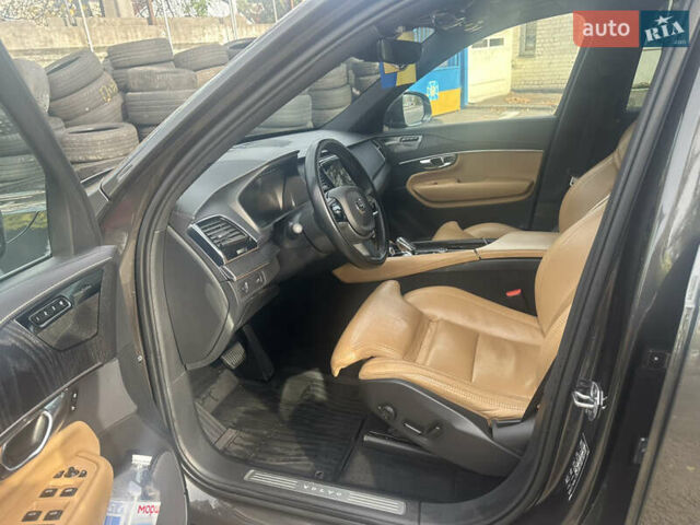 Сірий Вольво ХС90, об'ємом двигуна 0 л та пробігом 150 тис. км за 46000 $, фото 4 на Automoto.ua