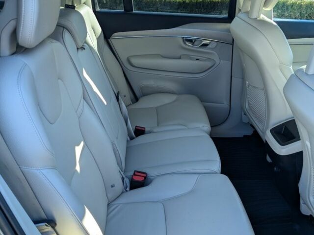 Серый Вольво ХС90, объемом двигателя 2 л и пробегом 60 тыс. км за 44400 $, фото 1 на Automoto.ua