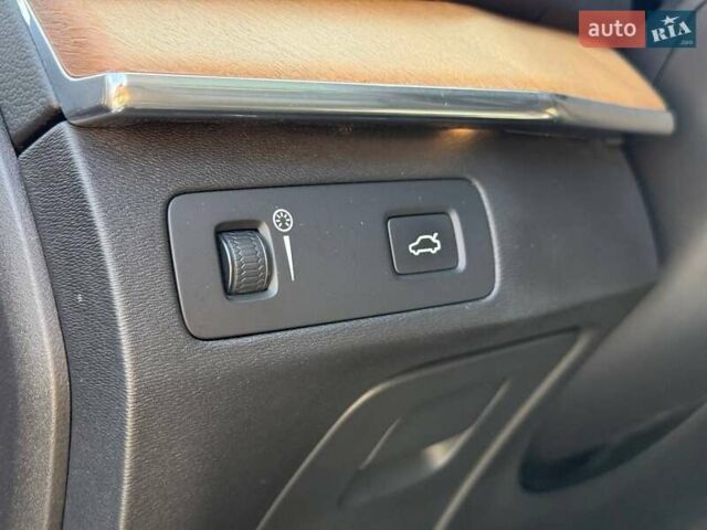 Серый Вольво ХС90, объемом двигателя 1.97 л и пробегом 110 тыс. км за 39899 $, фото 32 на Automoto.ua