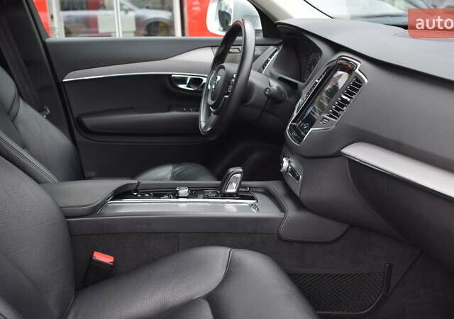 Серый Вольво ХС90, объемом двигателя 1.97 л и пробегом 150 тыс. км за 33300 $, фото 5 на Automoto.ua